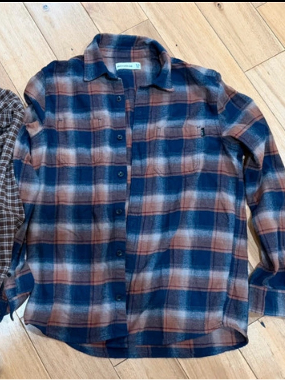 A&F Kids Plaid Button-Up Shirt in Navy & Brown 15/16